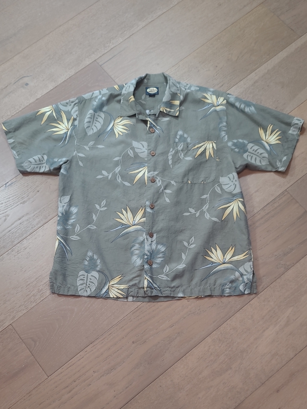 Tommy Bahama Hawaiian Shirt Men's sz M Green Floral Short Sleeve Camp Shirt